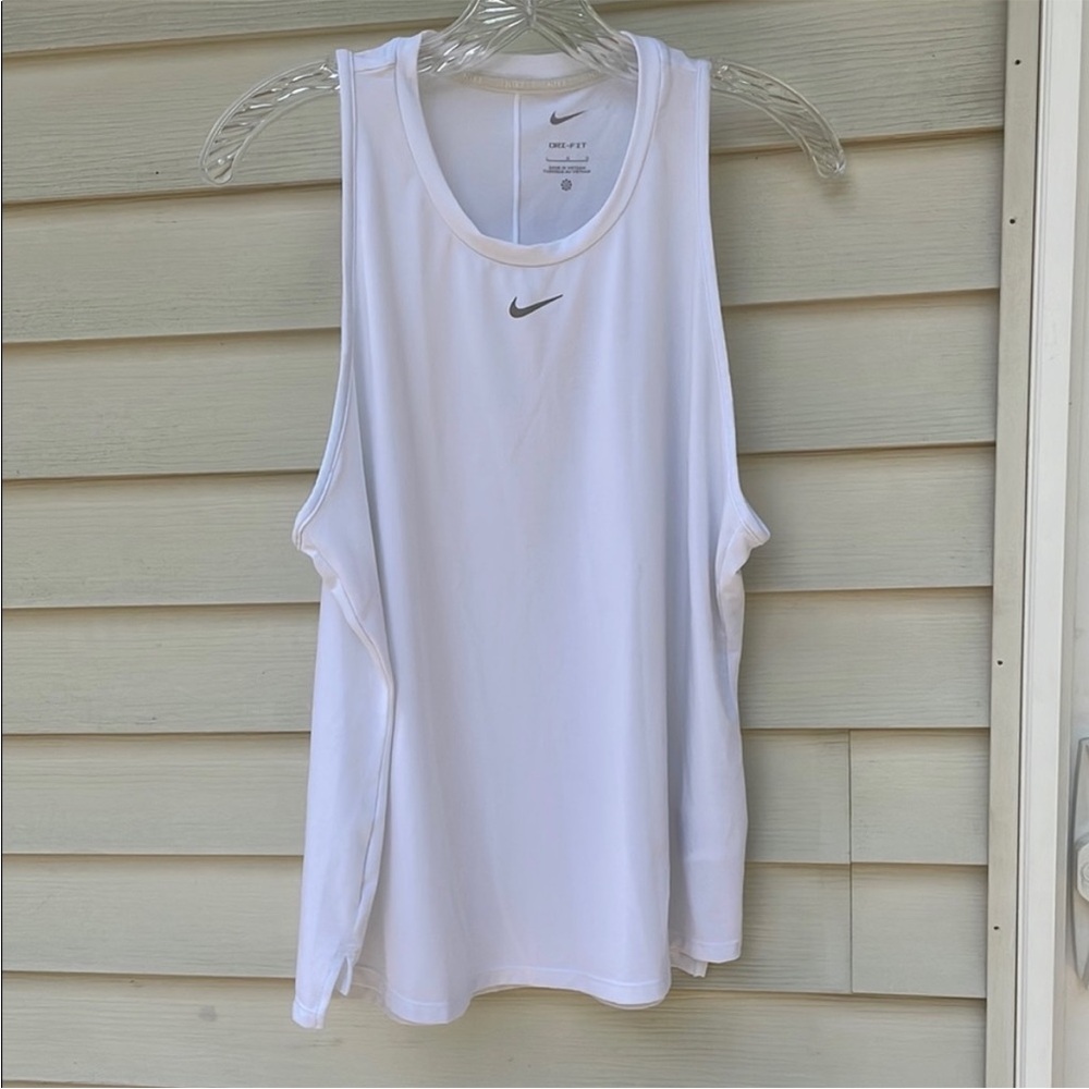 Nike Women's White Sleeveless Tank Top